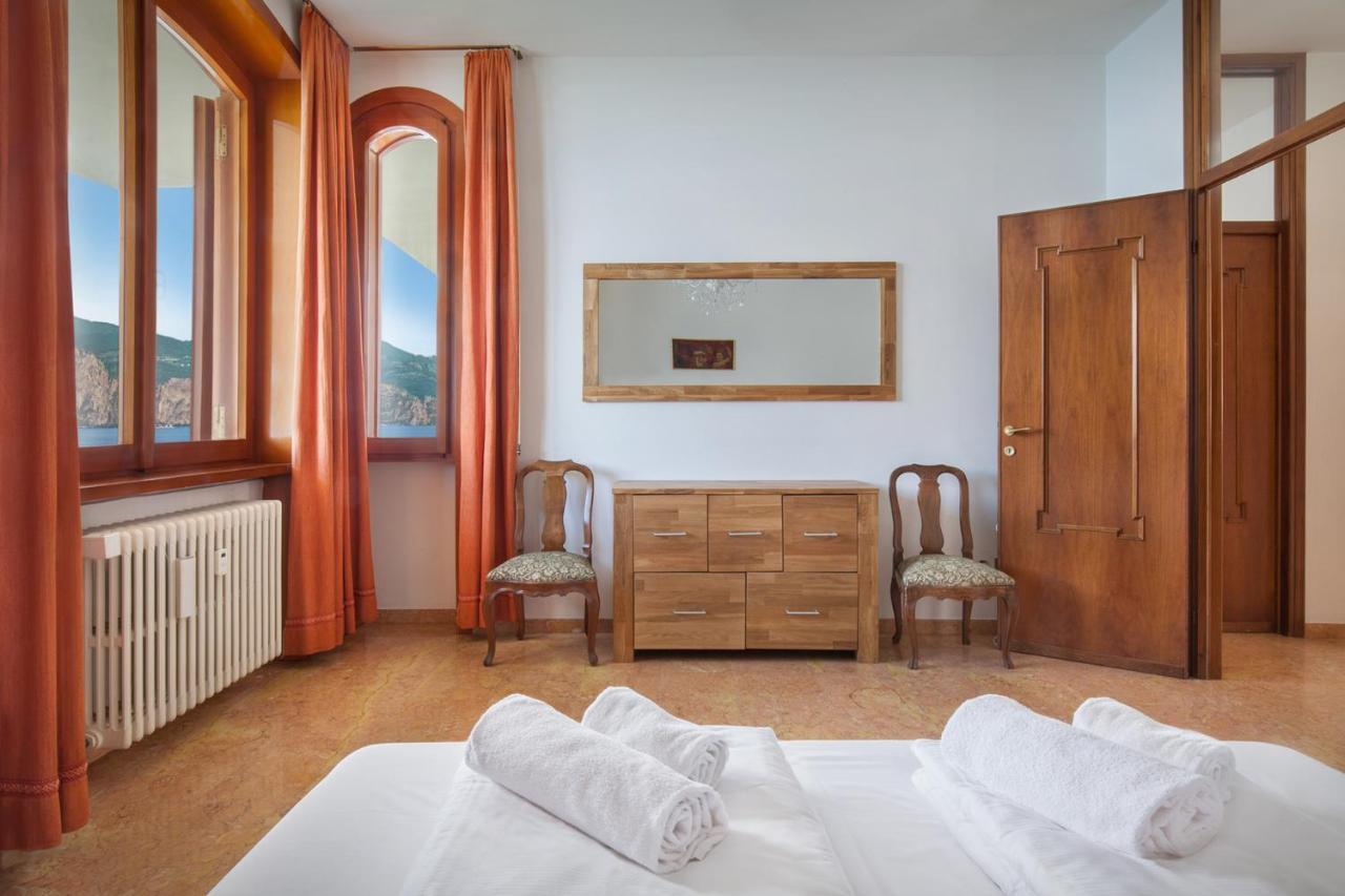 Villa Francesca-Grande Appartamento In Riva Al Lago Brenzone sul Garda Exterior photo