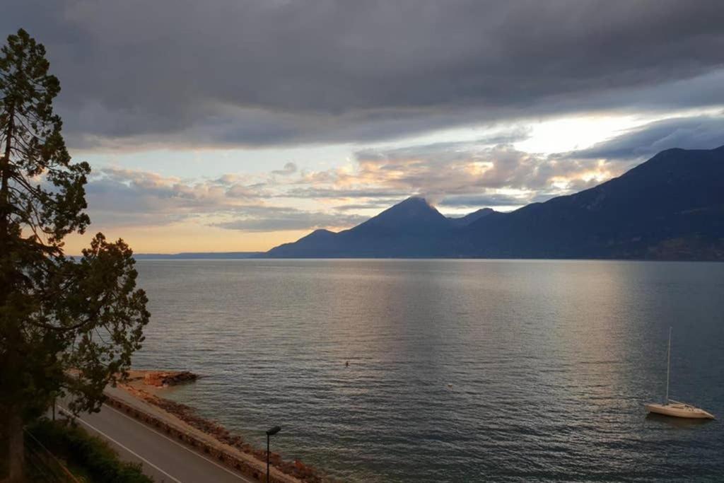 Villa Francesca-Grande Appartamento In Riva Al Lago Brenzone sul Garda Exterior photo