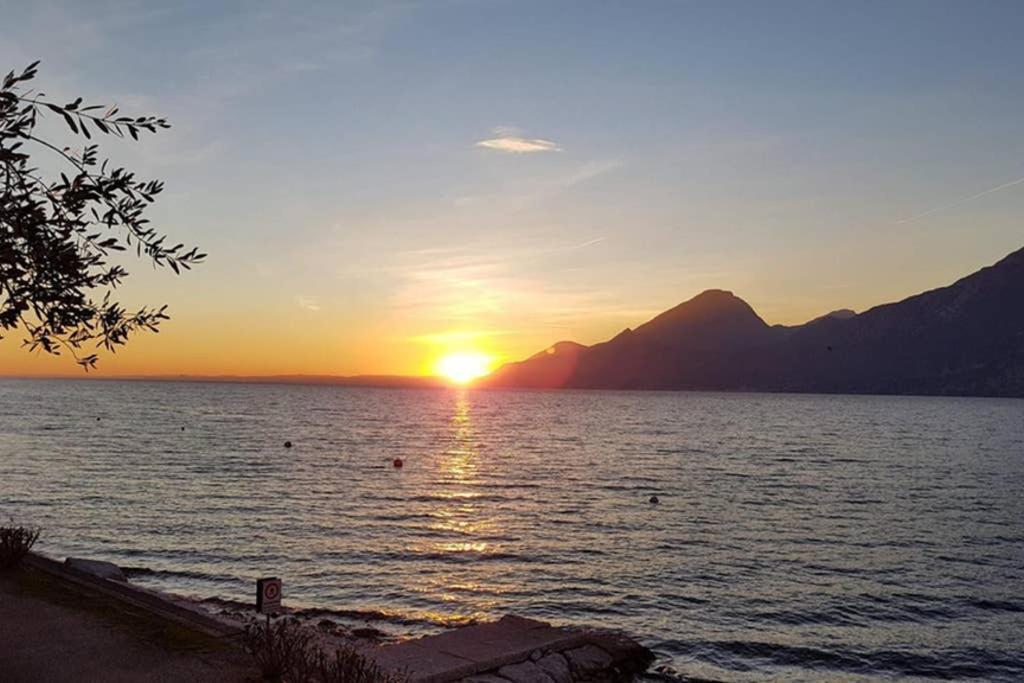 Villa Francesca-Grande Appartamento In Riva Al Lago Brenzone sul Garda Exterior photo