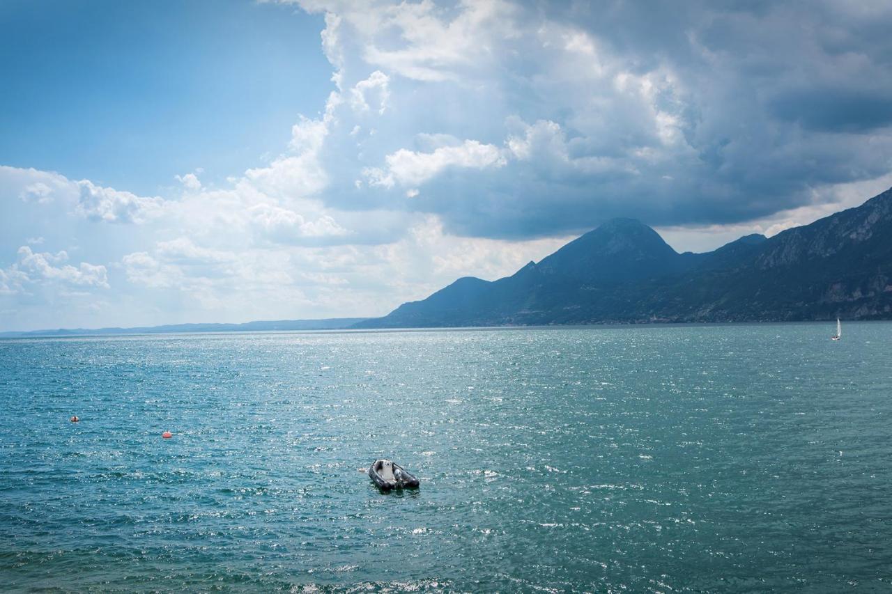 Villa Francesca-Grande Appartamento In Riva Al Lago Brenzone sul Garda Exterior photo